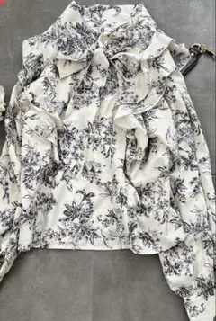 花柄フリルブラウス 長袖 ホワイト/ブラック