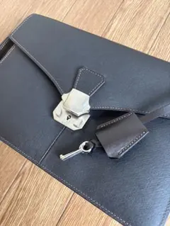 極美品Dunhillダンヒルクラッチバック　 ダークブラウン　鍵付き