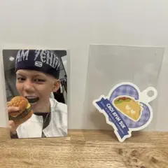 treasure ヒョンソク　はぴだんぶい　カフェ　トレカ　ストロータグ