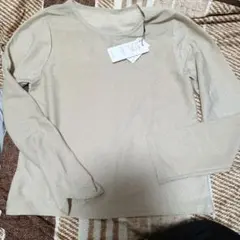 ラメ入り　ベージュ　長袖カットソー　Tシャツ　未使用