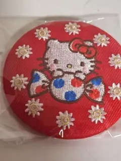不二家　PEKO×Hello Kitty Secret 刺繍缶バッチ　シール付♪