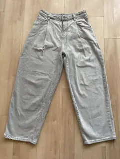 ユニクロ　コントワーデコトニエ　タックテーパードジーンズ