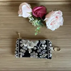 インド刺繍リボンポーチ 黒色 ゴールドクリップ付き