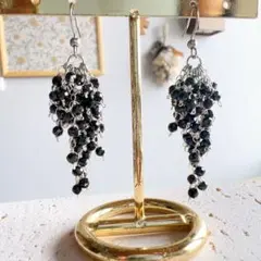 1点限り　天然石ピアス　チャーム　黒耀の果実　ブラックスピネル