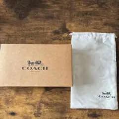 COACH 空箱とホワイト巾着袋