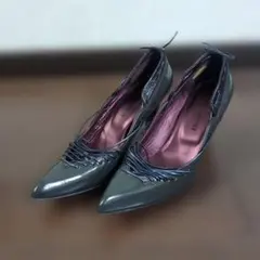 グレー ポインテッドトゥ レースアップパンプス