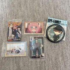 SPY×FAMILY キャラクターカードセット4枚　 缶バッジ1つ