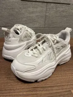adidas オズガイア　厚底スニーカー　アディダス　スニーカー　24㎝