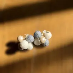 コットンパールの入ったピアス