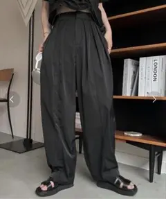 新品タグ付き　willfully ウィルフリー　黒カーブパンツ　 Lサイズ