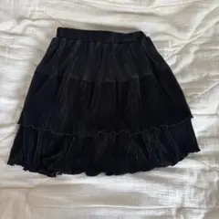 黒のプリーツフレアスカート