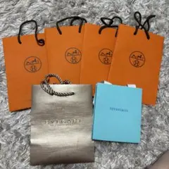紙袋　ブランド袋のサムネイル