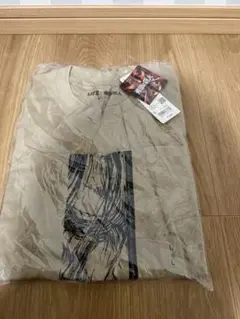 進撃の巨人　ユニクロ　Tシャツ　Lサイズ