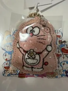 100%ドラえもんフレンズ展　サガラ刺繍キーホルダー　桜ドラえもん