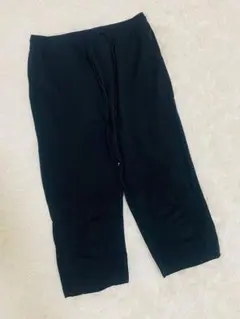 UNQLO ブラック クロップドパンツ カジュアルパンツのサムネイル