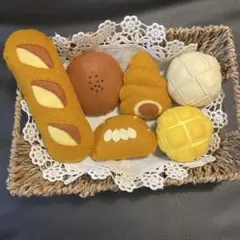ハンドメイド　フェルトおままごと　パン5種セット