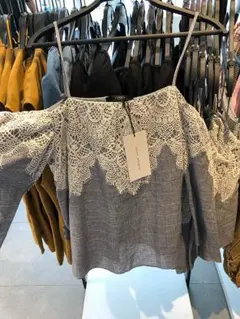 ZARA 大人気トップス オフショルダー