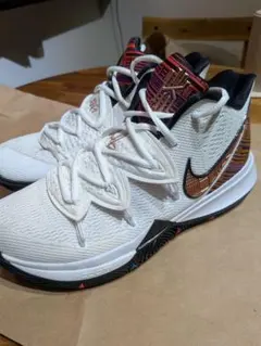 Nike カイリー 5 BHM EP
