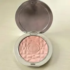 Dior ハイライター 03 ピンク ヘイロー