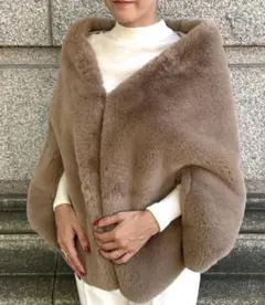 【美品】JENNE ジェンヌ リッチファーポンチョコート ベージュのサムネイル
