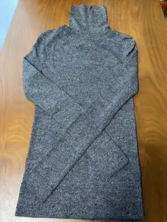 ユニクロ　メリノリブタートルネックセーター