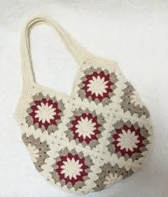 ハンドメイド　かぎ編み　モチーフバッグ(オフホワイト/ベージュ/エンジ)