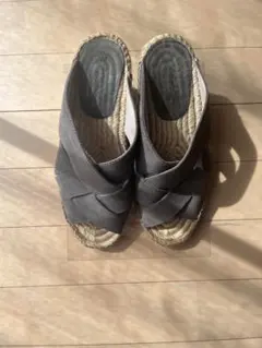 グレー クロスストラップ サンダル ウェッジヒール