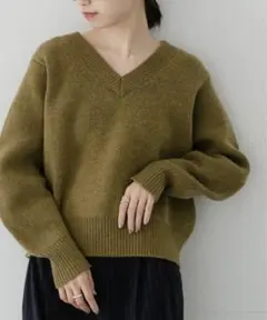 URBAN RESEARCH オリーブ Vネックニット