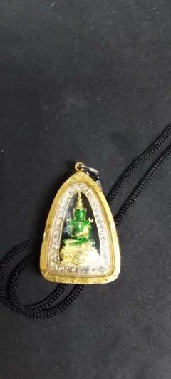 緑色の仏像ペンダント ネックレス