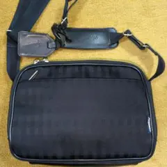 Aquascutum ブラック ショルダーバッグ