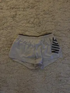 Nike DRI-FIT グレー ショートパンツ