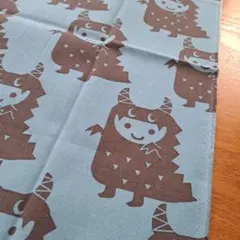50×50　怪獣たち　モンスター　水色　中厚　生地　はぎれ