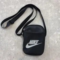 Nike ブラック ショルダーバッグ