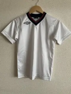 umbro ホワイト Vネック サッカーウェア　 サイズ…140