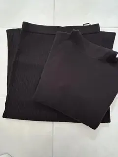 UNIQLO （セットアップ）チャコールセーターとスカートセット