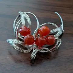 大*重様 シルバー 赤いビーズ ブローチ