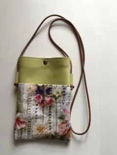 レザーサコッシュ　スマホショルダー（若草）