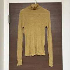 セレクトモカ　イエローベージュ タートルネック セーター