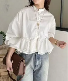 Thevon. フリルヘムブラウス ホワイト 新品のサムネイル