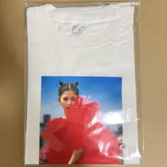 元櫻坂46・渡邉理佐　Tシャツ（直筆サイン入り）　ホワイト　新品・未開封 櫻坂46 小林由依 直筆サイン入りTシャツ 渡邉理佐卒業コンサート