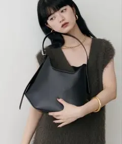 【新品同様】LARUTA☆ワンハンドルミディアムバッグのサムネイル
