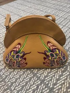 イアハピヨネ　robita 刺繍ショルダーバッグ