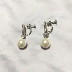 ホワイトパール 風　イヤリング