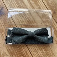 モスグリーン　蝶ネクタイ