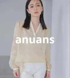 未使用近　アニュアンス　スキッパーネックオパールブラウスのサムネイル