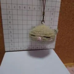 あみぐるみのびるストラップ　ふかふか猫ちゃんストラップ（グレージュ）