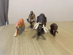 アニア　サーベルタイガー　ネアンデルタール人　マンモス親子