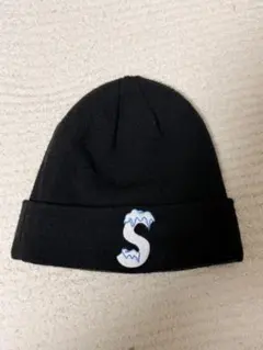 黒色ニット帽 S刺繍 Supreme