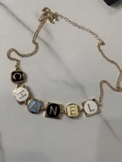 CHANELスクエアロゴネックレス バッグチャーム ノベルティ - メルカリ