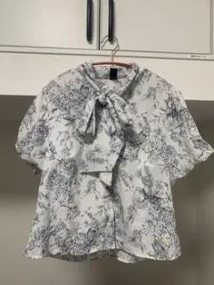 SHEIN FRIFUL パフスリーブ 花柄ブルーブラウスリボン付きシャツ